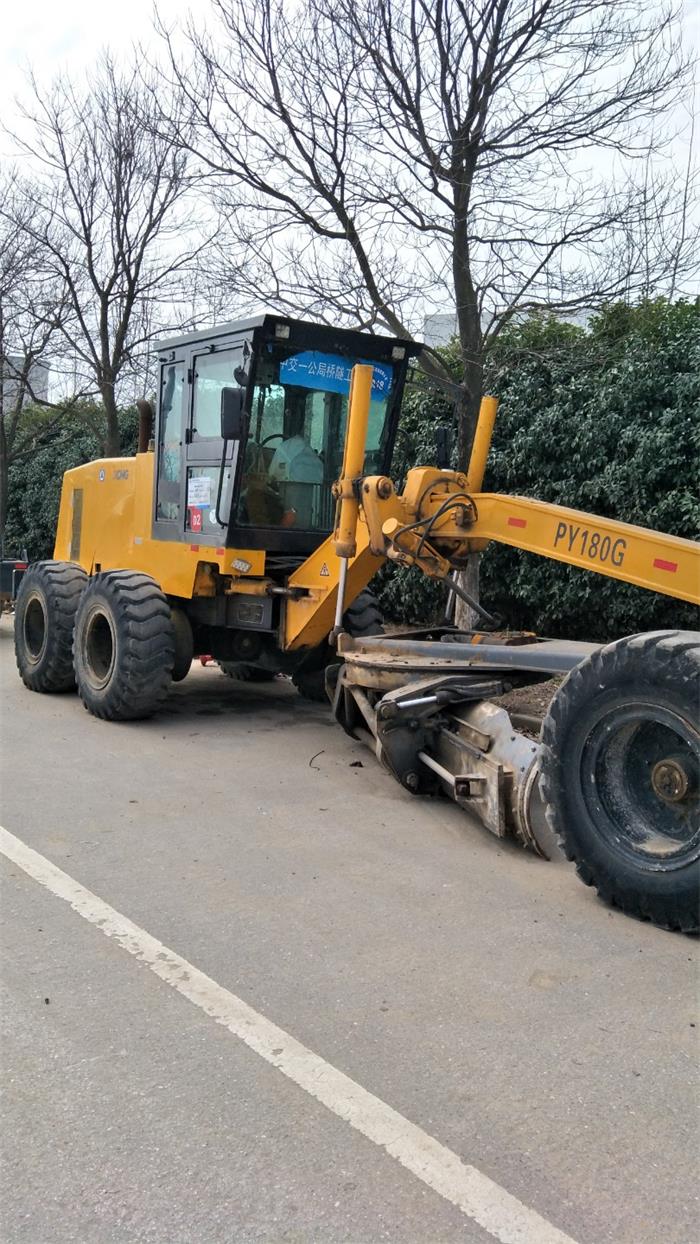  壓路機(jī)出租