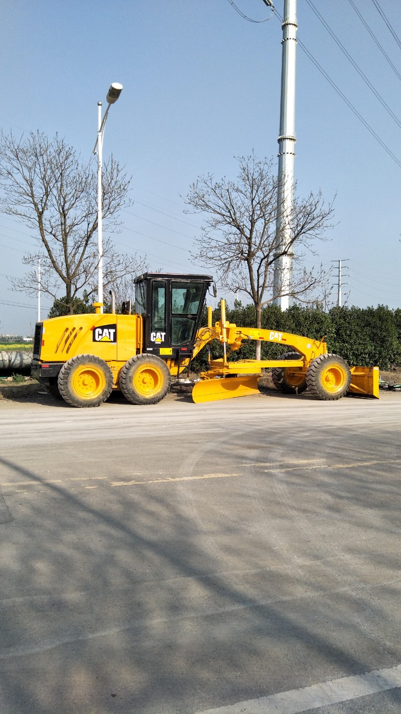  壓路機(jī)出租