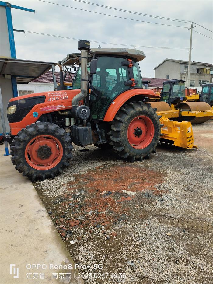  壓路機(jī)出租